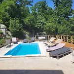 Mit Zwei Schlafzimmer Und Pool Und Jacuzzi
