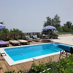 Mit Zwei Schlafzimmer Und Pool Und Jacuzzi