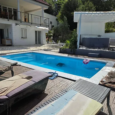 Mit Zwei Schlafzimmer Und Pool Und Jacuzzi *
