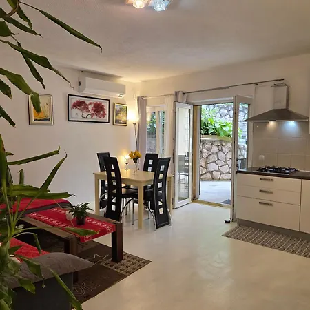 Mit Zwei Schlafzimmer Und Pool Und Jacuzzi Lovran
