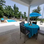 Mit Zwei Schlafzimmer Und Pool Und Jacuzzi