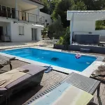 Mit Zwei Schlafzimmer Und Pool Und Jacuzzi *
