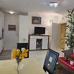Mit Zwei Schlafzimmer Und Pool Und Jacuzzi * Lovran