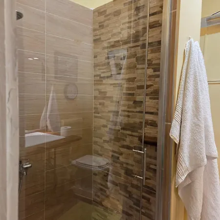 Mit Zwei Schlafzimmer Und Pool Und Jacuzzi Apartment *