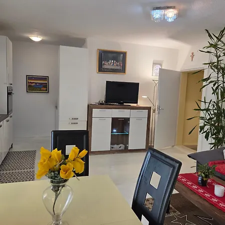 Mit Zwei Schlafzimmer Und Pool Und Jacuzzi * Lovran