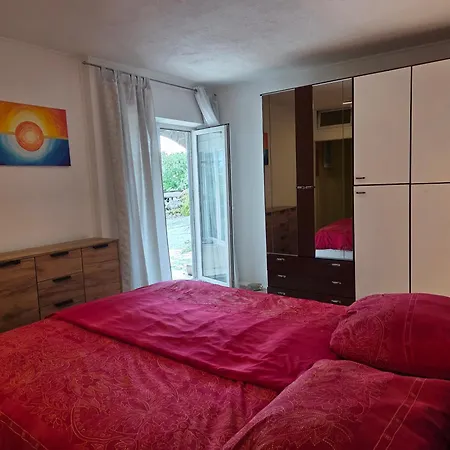 Mit Zwei Schlafzimmer Und Pool Und Jacuzzi