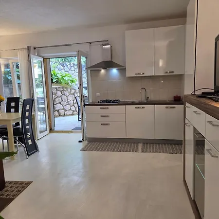 Mit Zwei Schlafzimmer Und Pool Und Jacuzzi Lovran